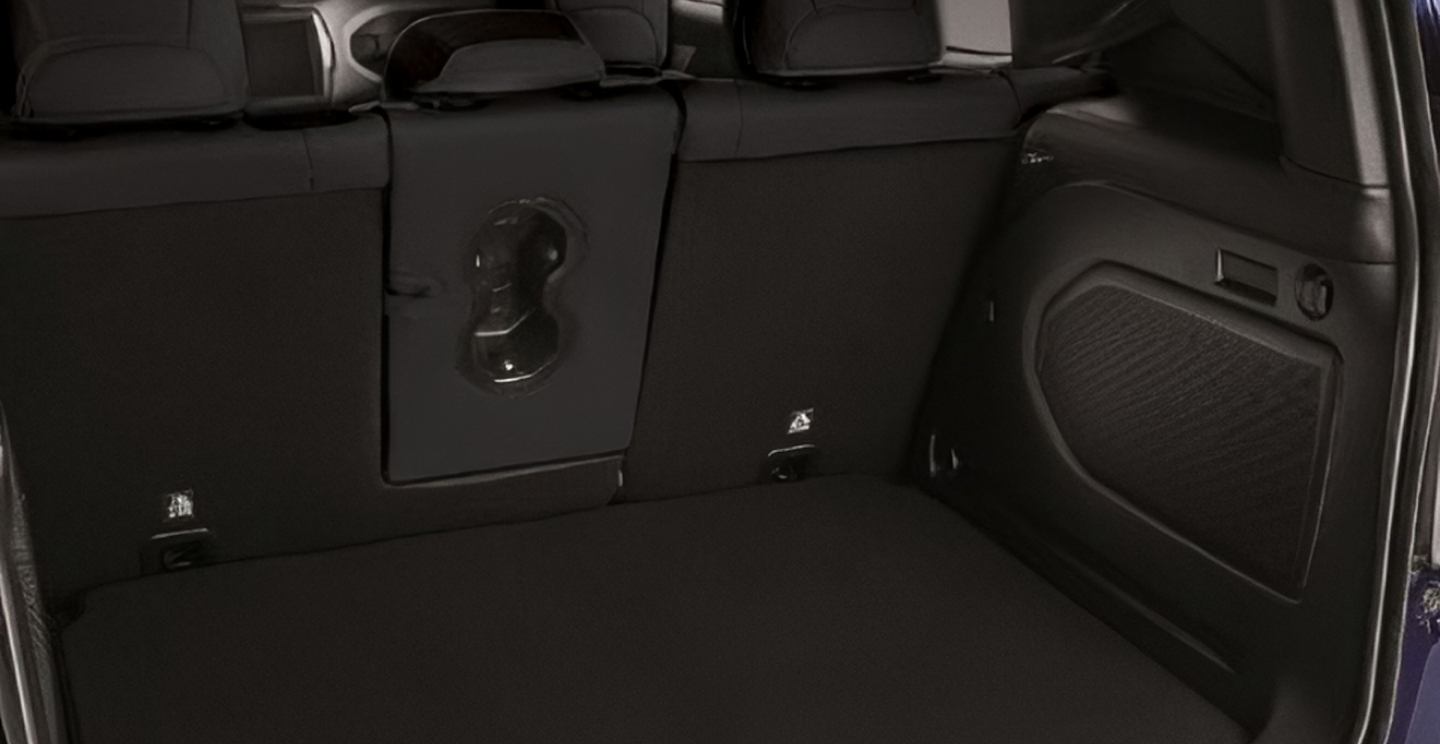 /content/dam/jeep/crossmarket/renegade-reshuffle/mhev/07-interior/Jeep_Renegade_MY23_MHEV_Interior_2_1440x745.png